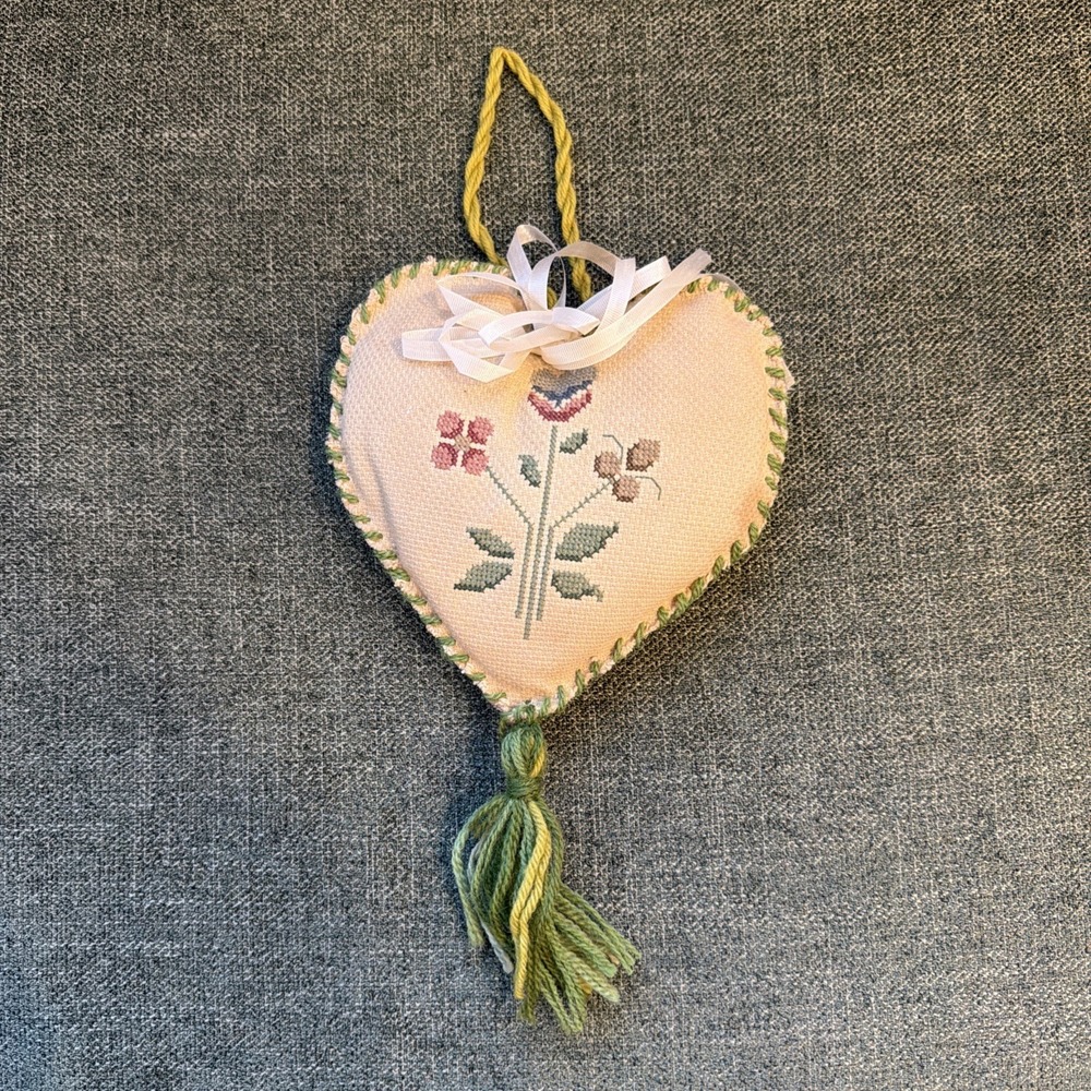 Vintage‎ Cross Stitch Heart-shaped Floral Sachet/Door Hanger Green